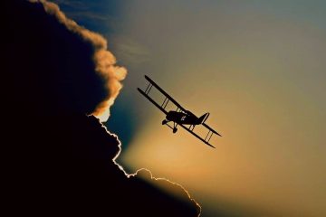 plane in the sky that means best time to visit