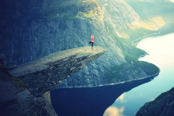 girl doing hikers knee exercises on mountain