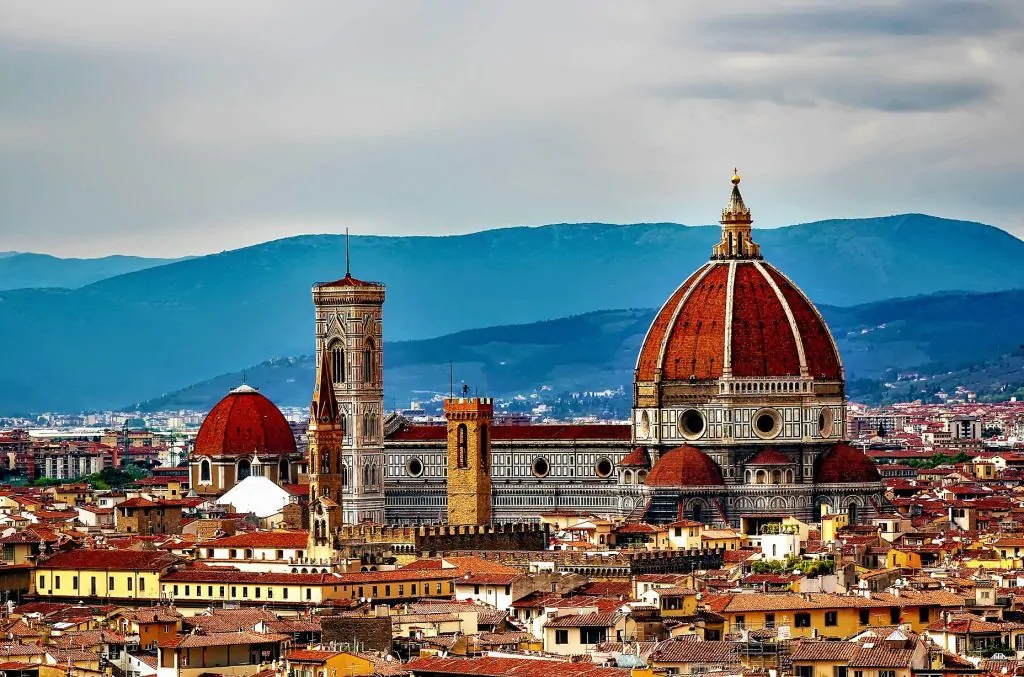 beautiful mosques in Florence is the best travel places in Europe
