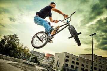 Cyclist Shows The Easiest BMX Tricks for Beginners
