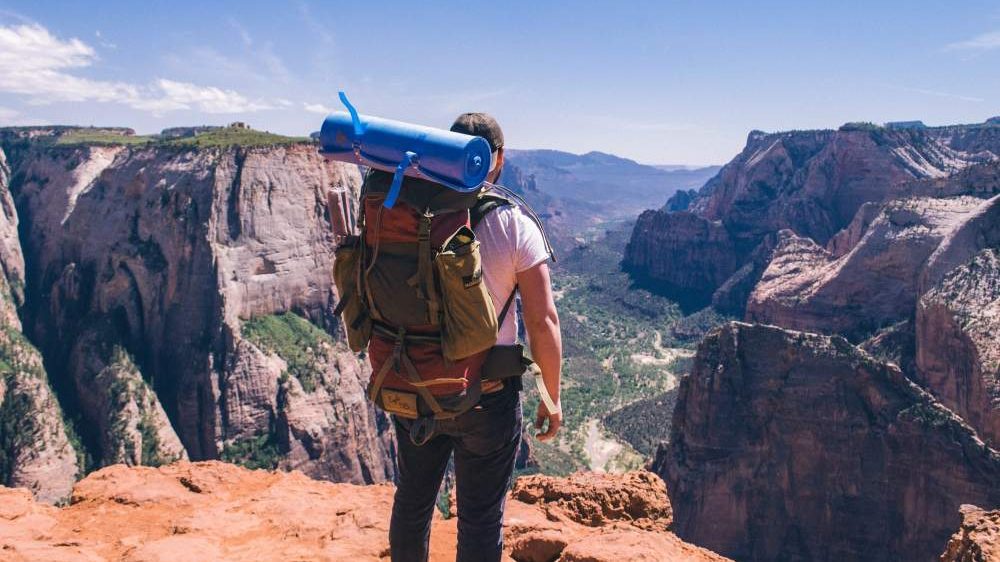 attaching sleeping bolsa to backpack