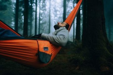 Guy Is Sleeping on The Best Camping Hammock for Side Sleepers