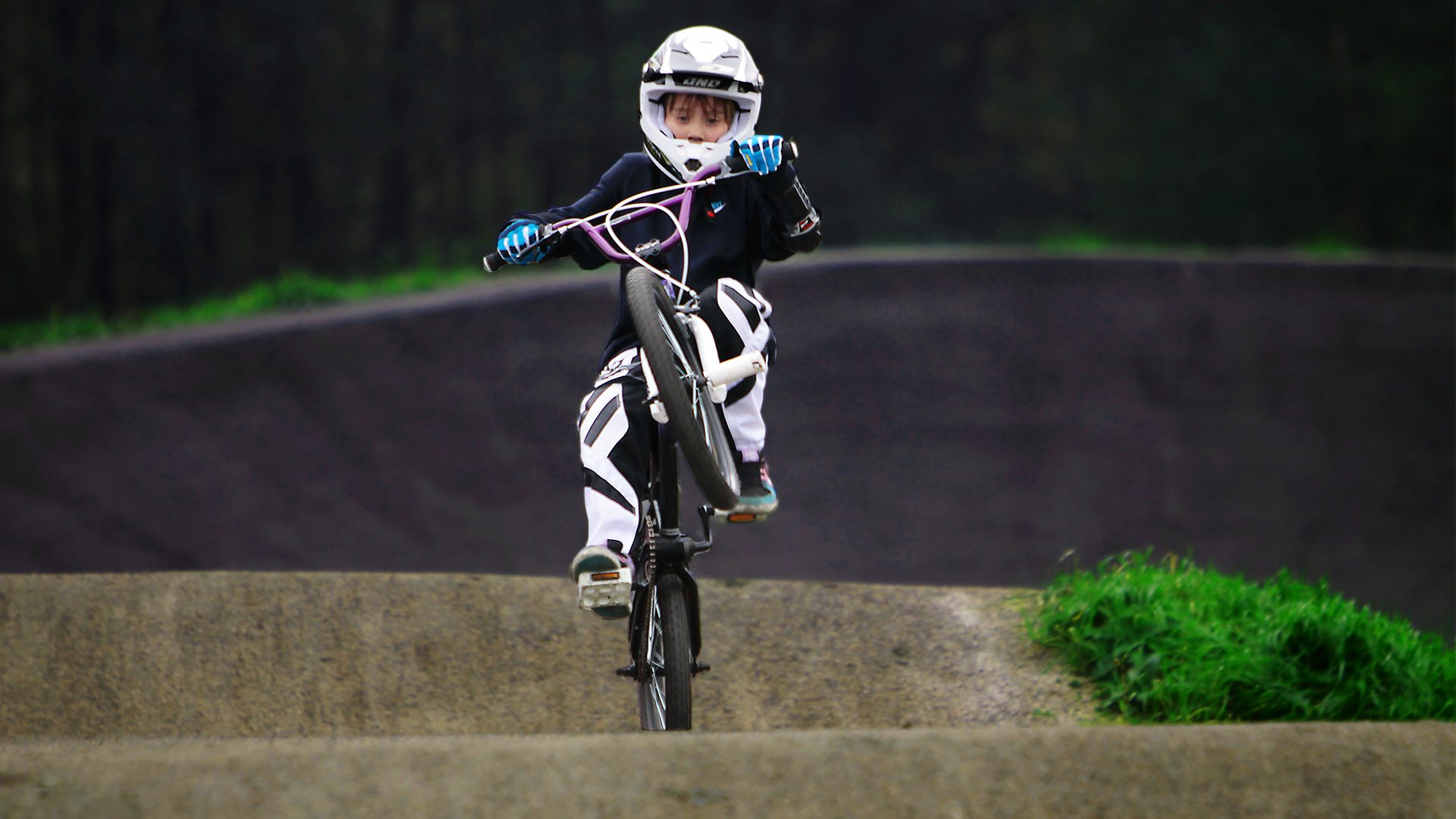 BMX Safety Gear Guide [Most Important BMX Safety Gear] With Optional